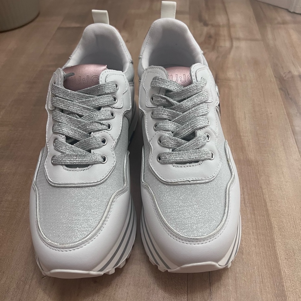 Women high sneakers. NWT! 🔥🔥🔥🔥